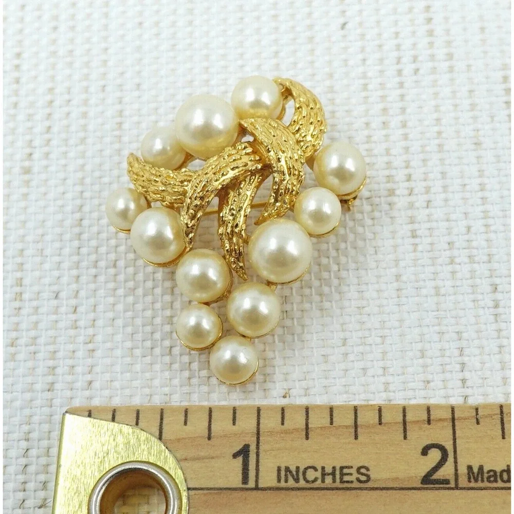 Trifari‎ Brooch Coral Tentacles Gold Tone Faux Pearl Under The Sea Signed